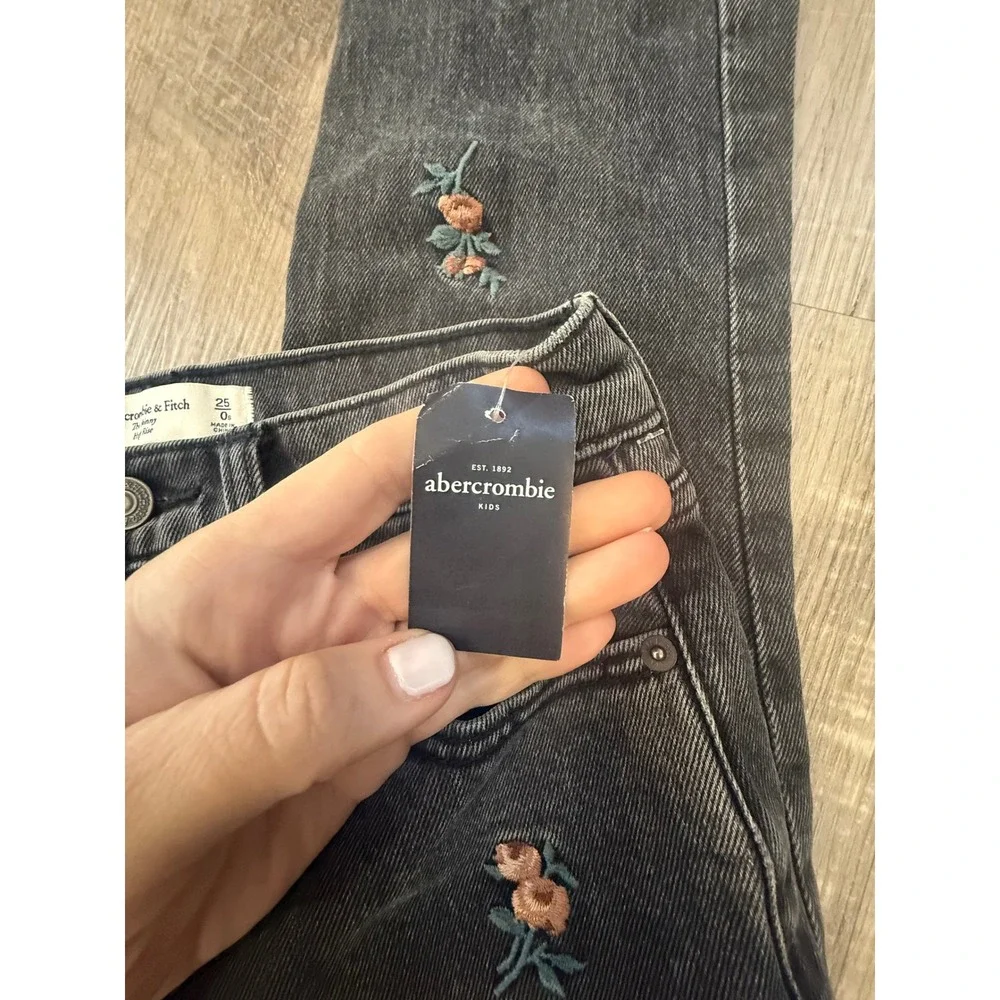 NWT Abercrombie Kids High Rise Skinny Jeans Embroidered Floral - Size 12 (25/0S)